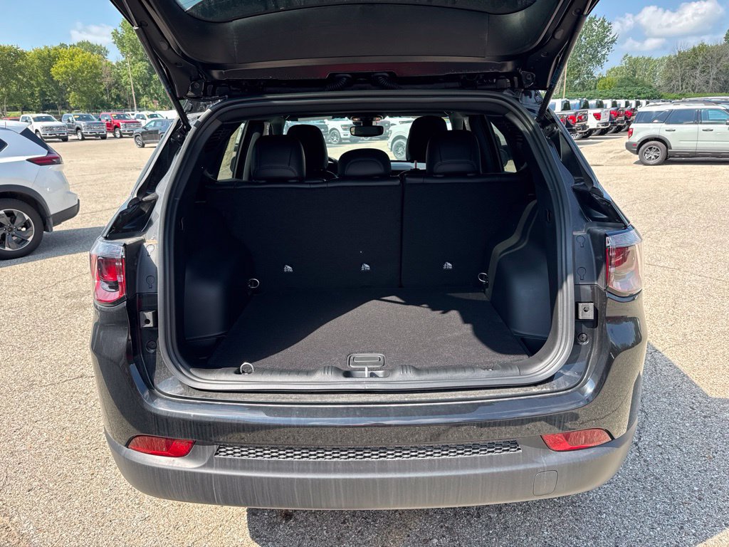 New 2026 Jeep Compass Latitude AWD/4WD image 18