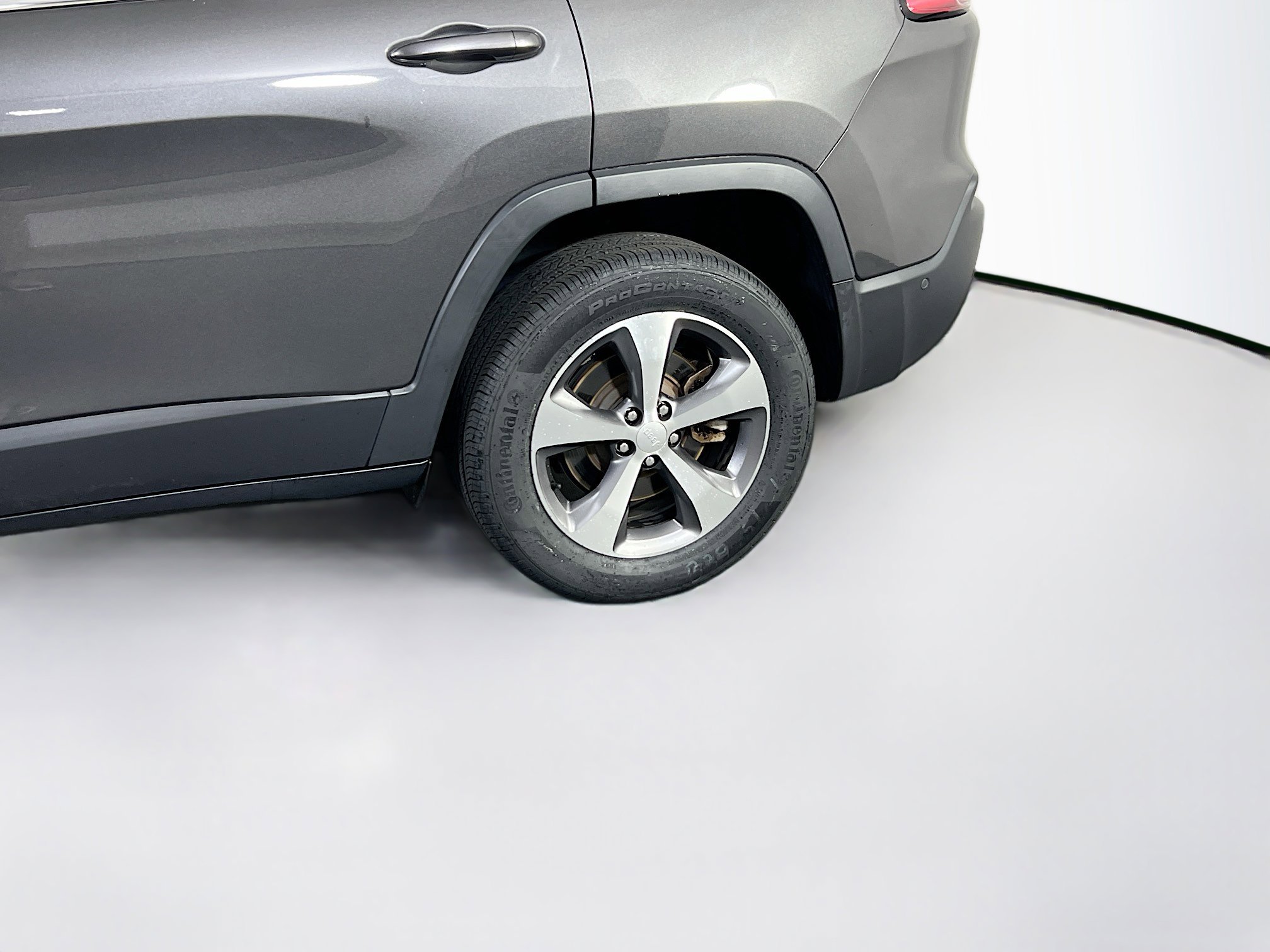 Used 2022 Jeep Cherokee Limited AWD/4WD image 28