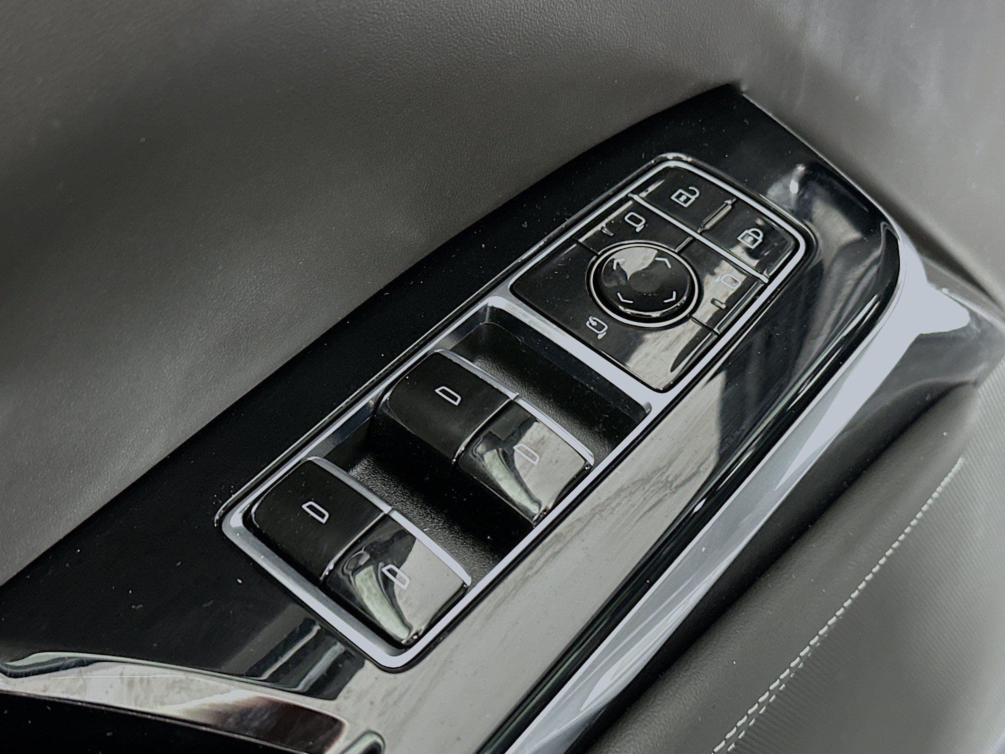 Used 2025 Cadillac Escalade Sport Platinum w/ LPO, Floor Liner Package AWD/4WD image 21