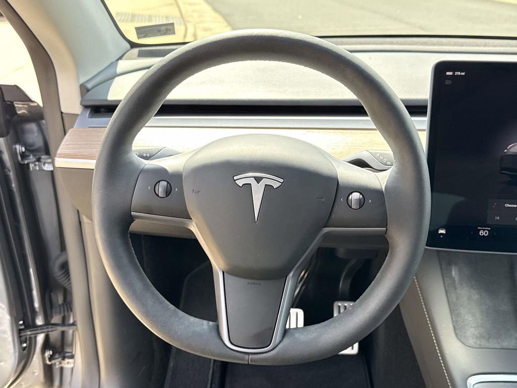 Used 2025 Tesla Model Y Performance AWD/4WD image 31