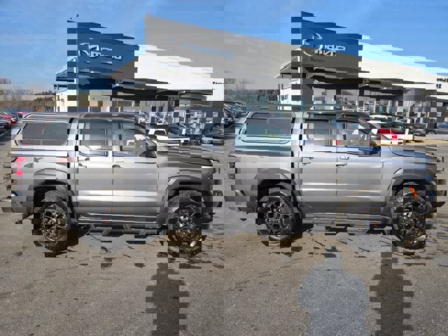 Used 2022 Nissan Frontier PRO-4X w/ Pro-4X Premium Package image 6