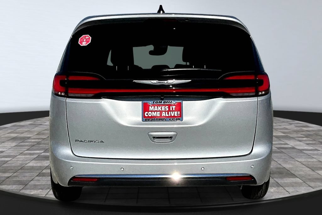 New 2026 Chrysler Pacifica Select FWD image 17