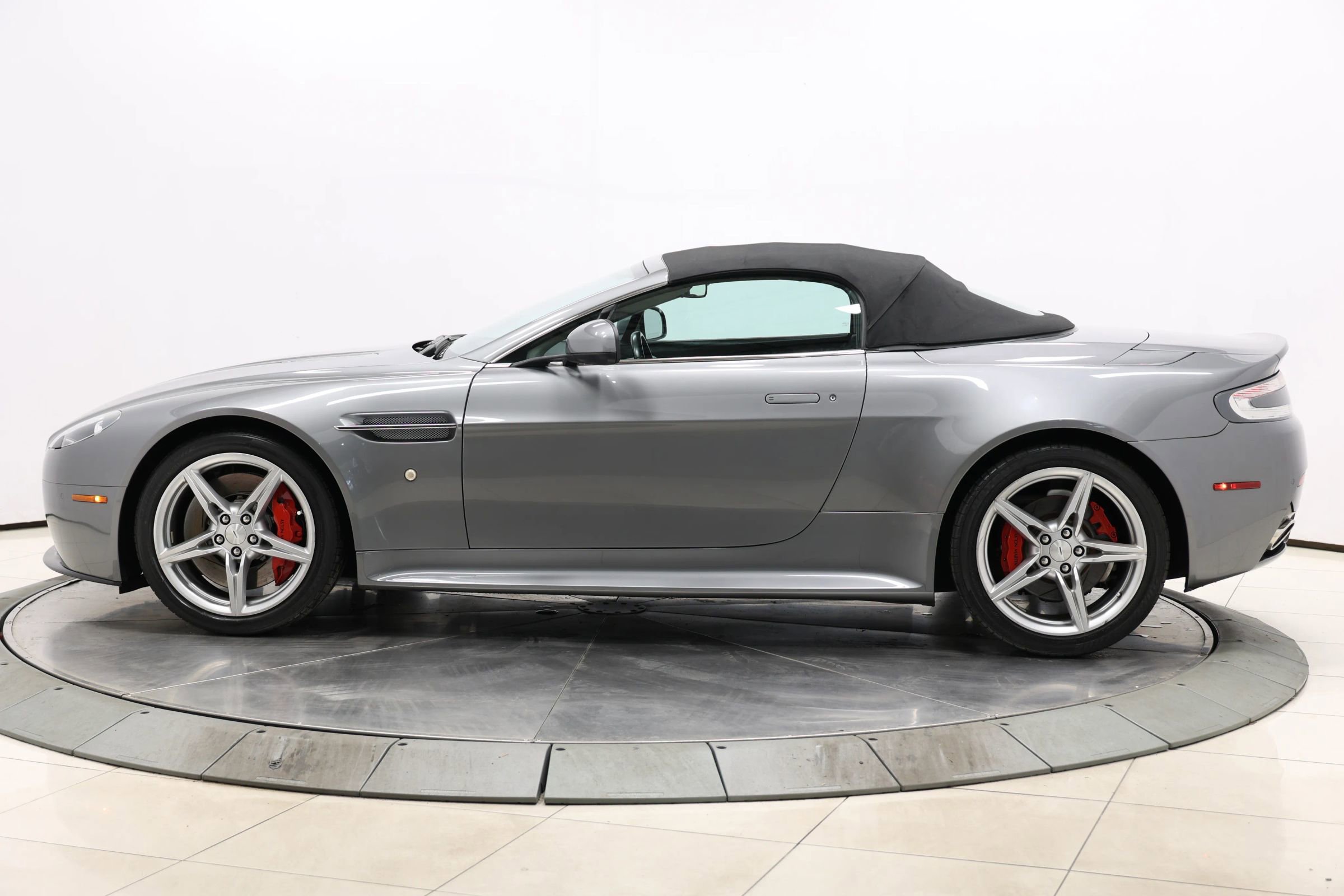 Used 2016 Aston Martin V8 Vantage S image 7
