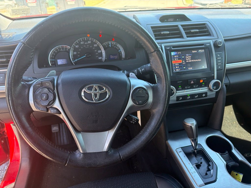 Used 2014 Toyota Camry SE FWD image 17