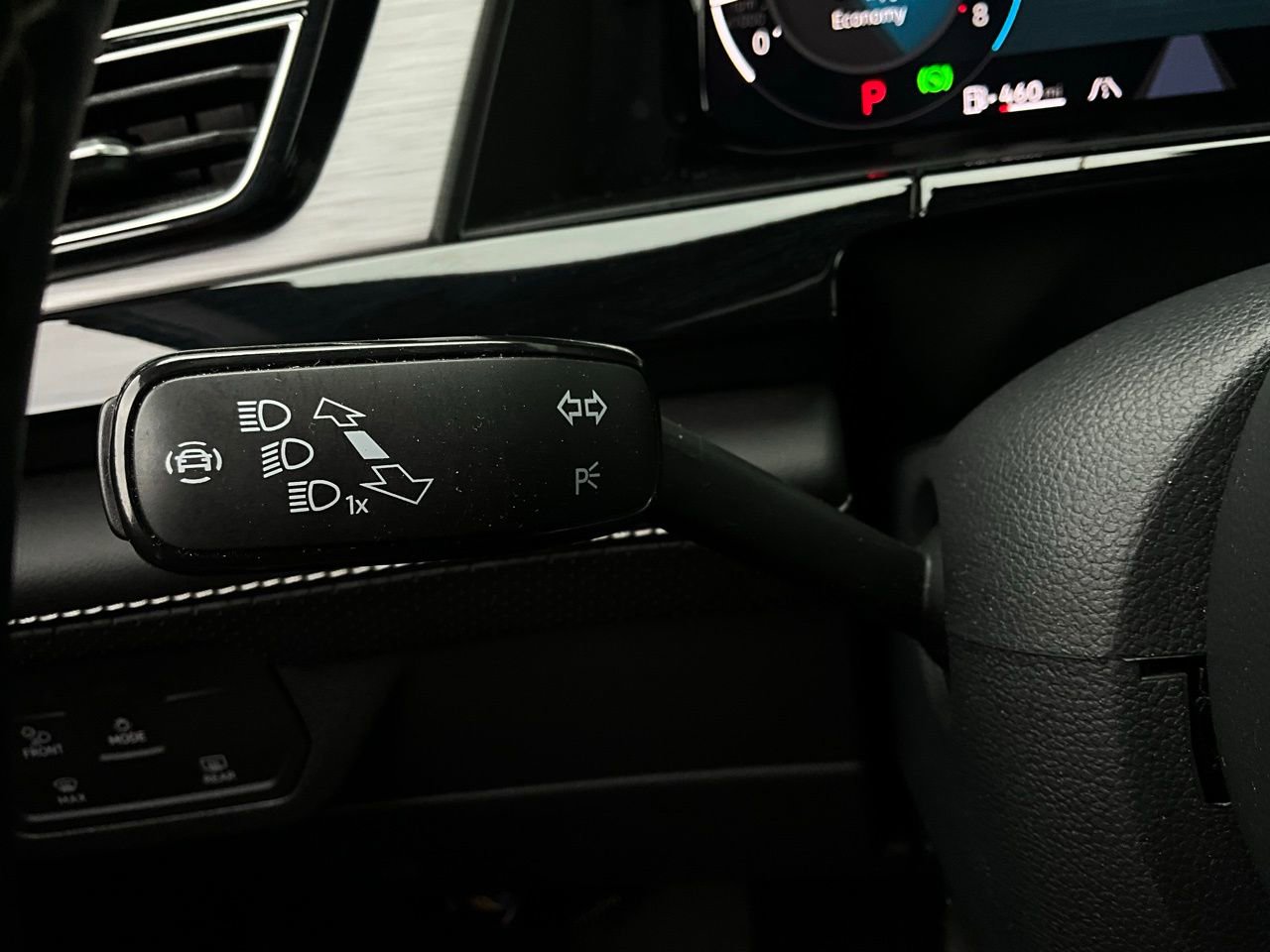 Used 2025 Volkswagen Atlas Cross Sport SE image 38