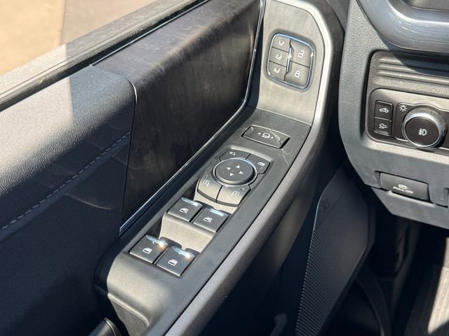 New 2026 Ford F250 Lariat w/ Black Appearance Package image 31