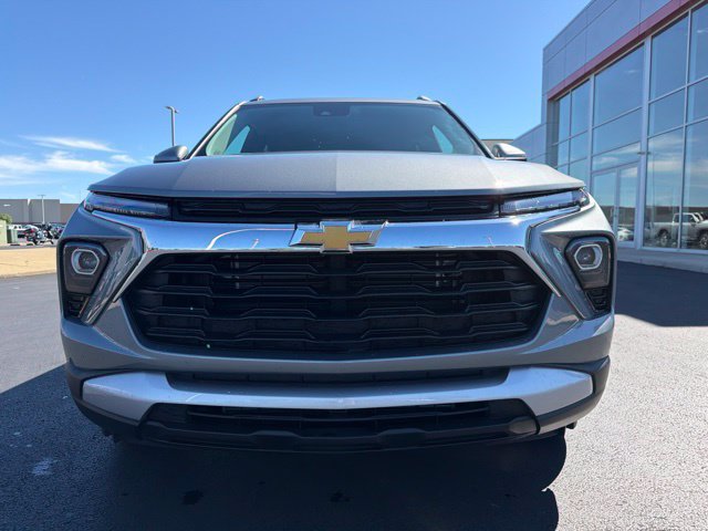 Used 2024 Chevrolet TrailBlazer LT w/ LT Cold Weather Package FWD image 2
