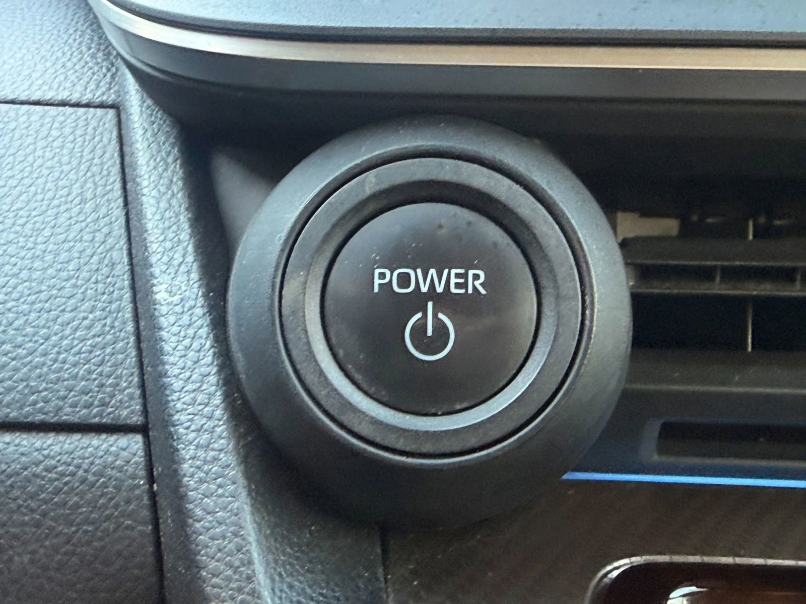 Used 2023 Toyota Prius XLE image 19