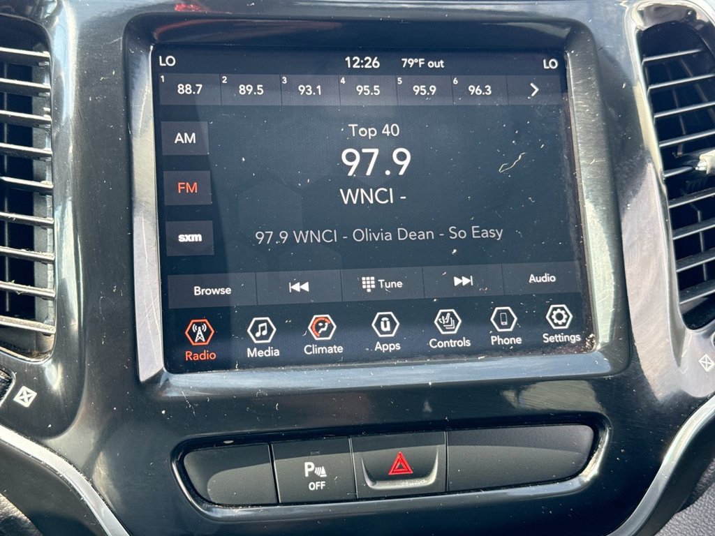 Used 2019 Jeep Cherokee Limited AWD/4WD image 16