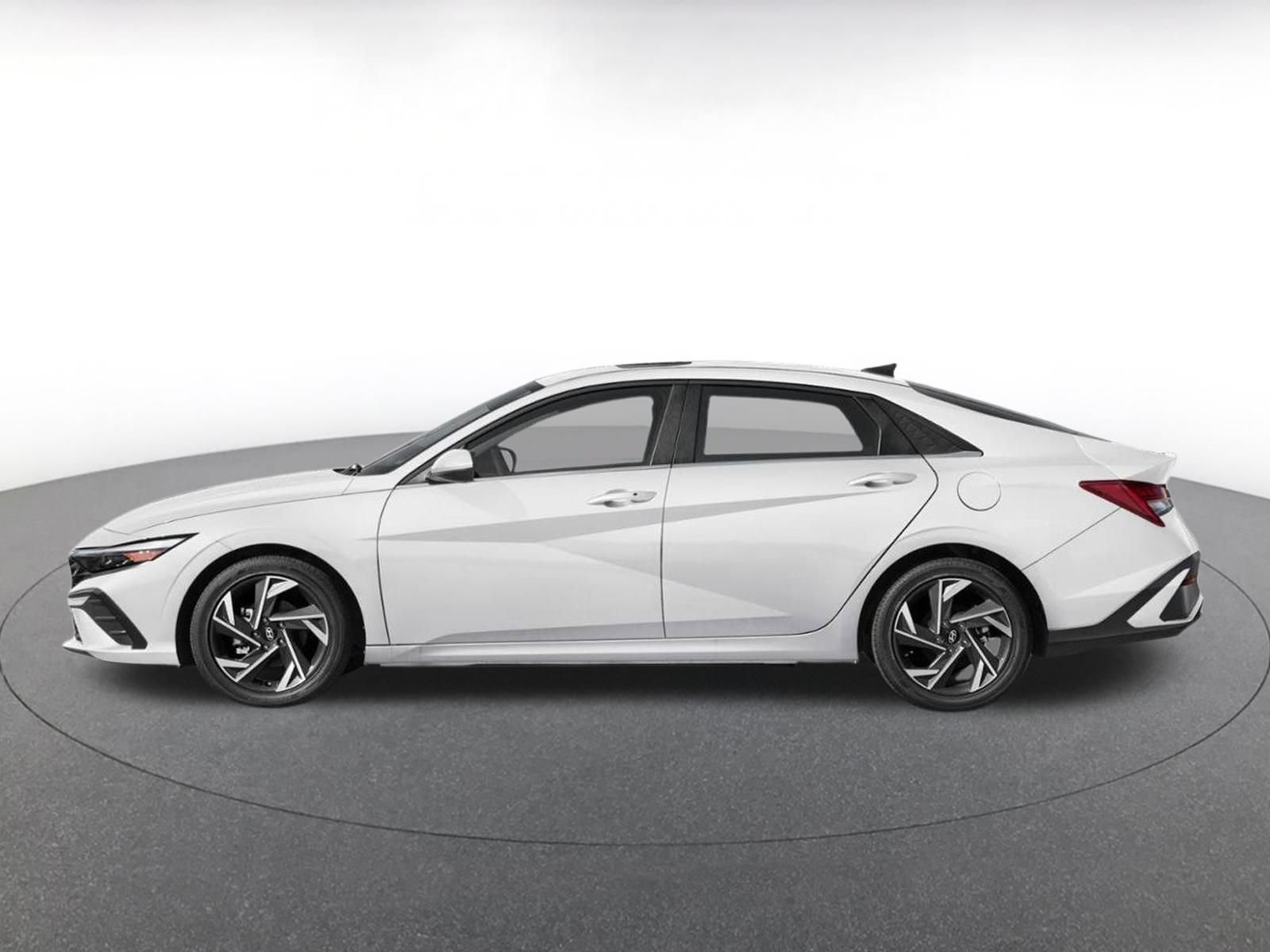 Used 2025 Hyundai Elantra SEL FWD image 3