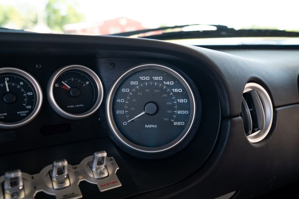 Used 2006 Ford GT RWD image 23