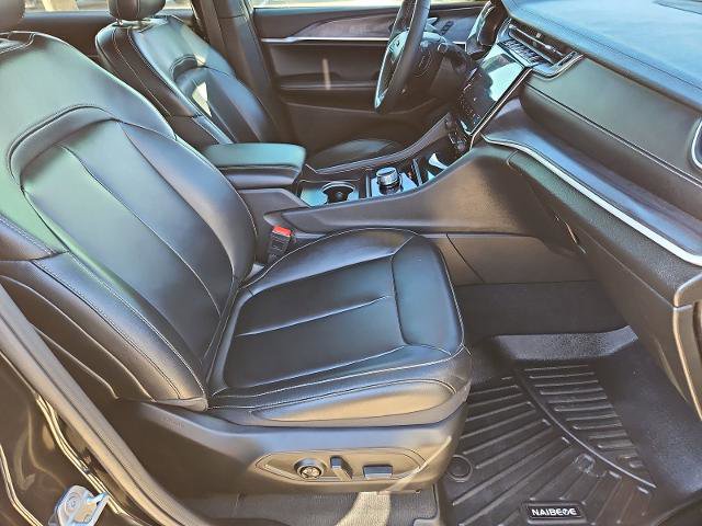 Used 2025 Jeep Grand Cherokee L Limited w/ Black Appearance Package image 26