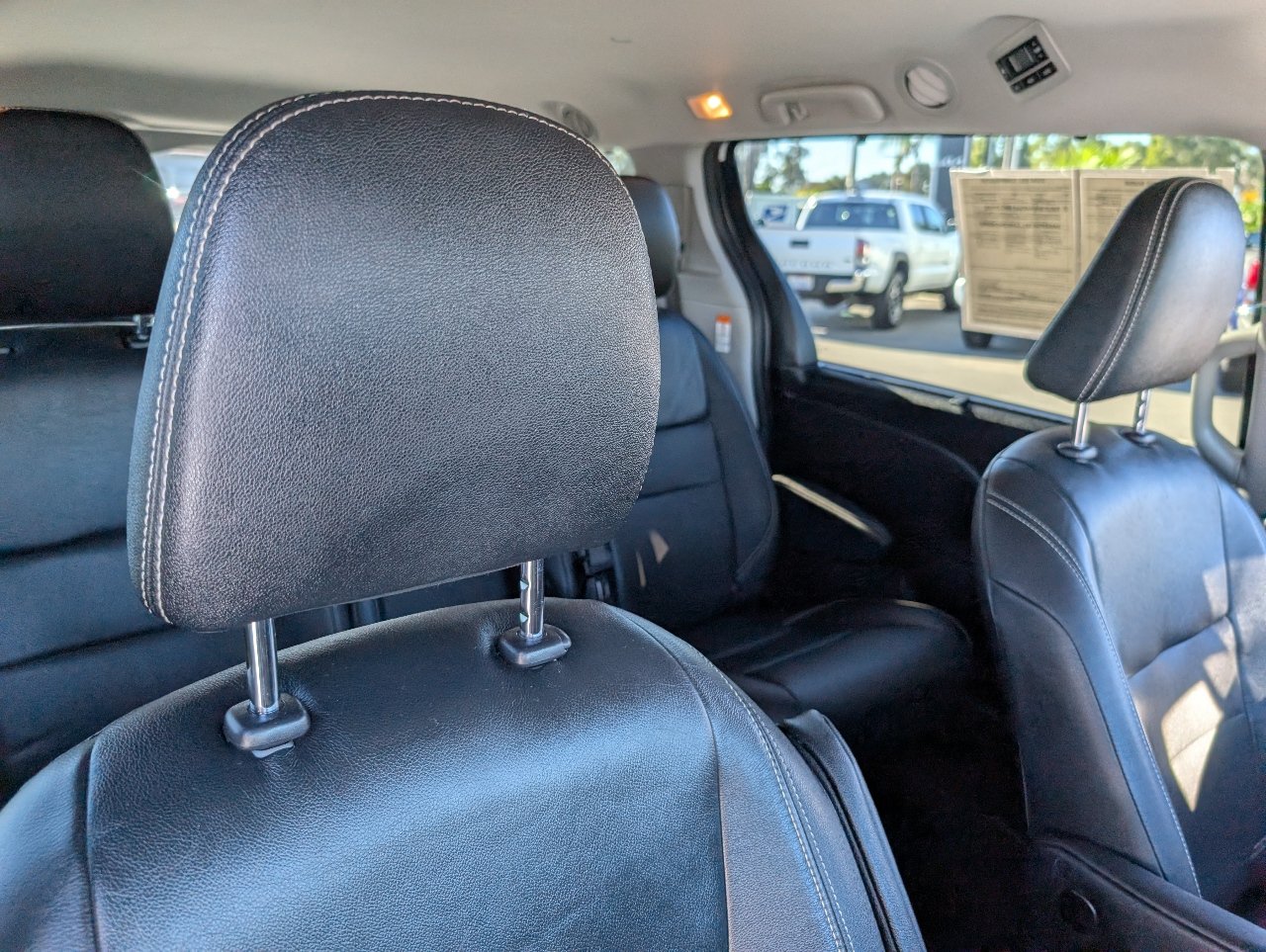 Used 2020 Toyota Sienna SE w/ Nightshade Edition FWD image 3