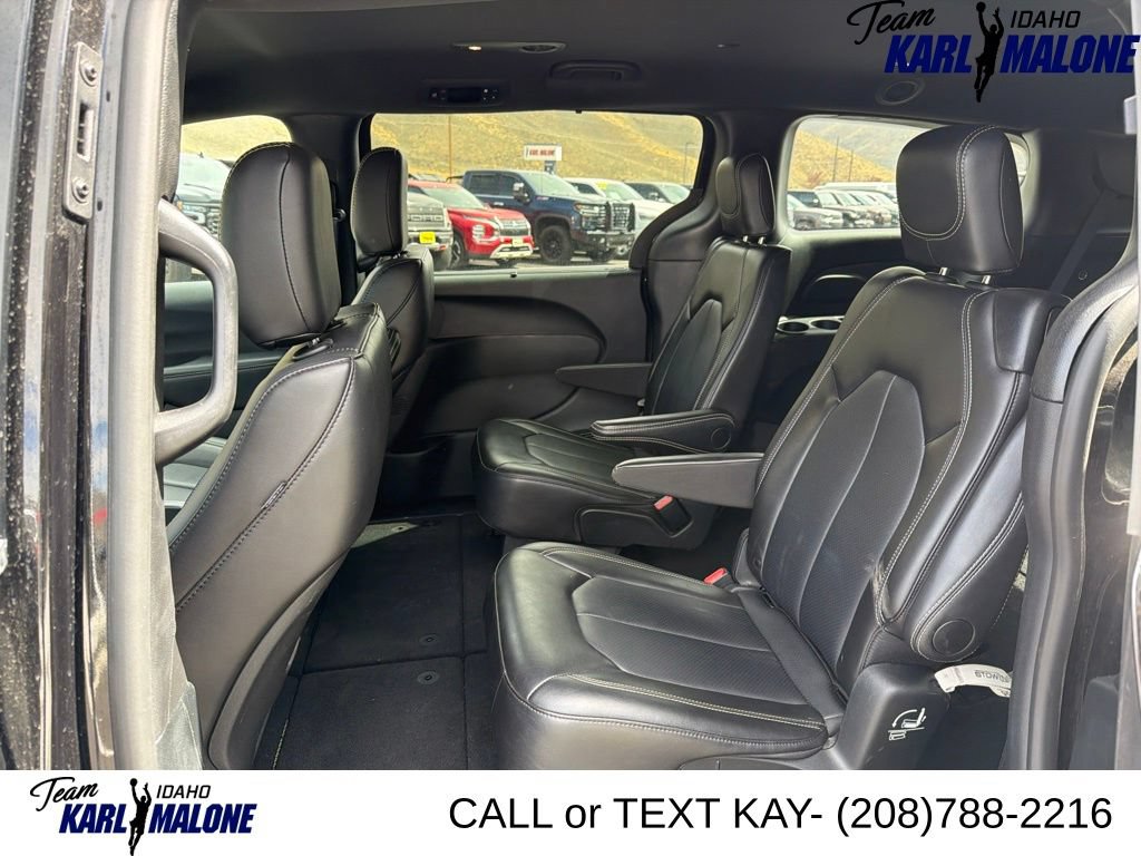 Used 2025 Chrysler Pacifica Select FWD image 16