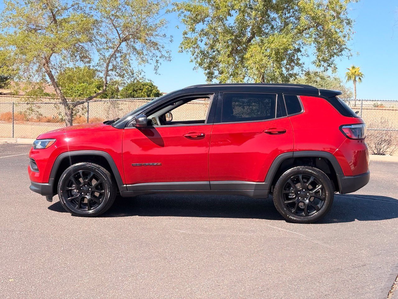 Used 2024 Jeep Compass Latitude w/ Altitude Special Edition AWD/4WD image 3