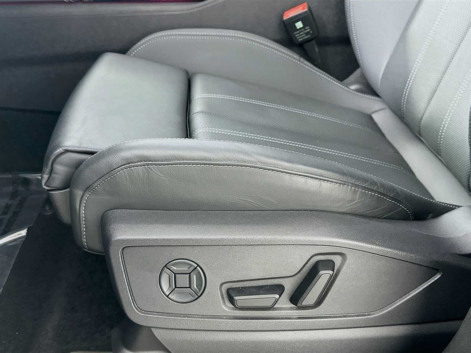 Certified 2025 Audi Q5 Premium Plus w/ Premium Plus AWD/4WD image 17