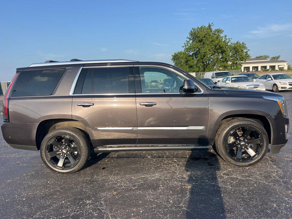 Used 2017 Cadillac Escalade Premium Luxury AWD/4WD image 8