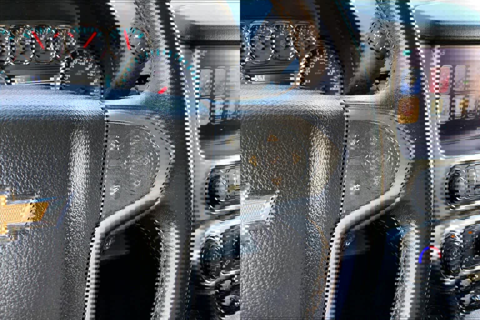 Used 2016 Chevrolet Suburban LT image 23