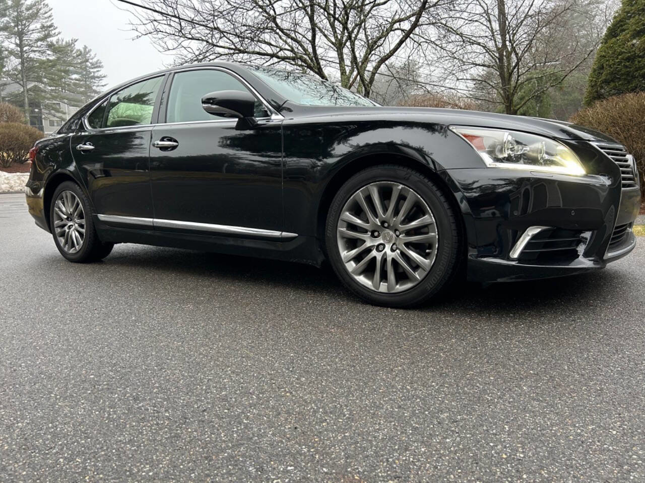 Used 2013 Lexus LS 460 AWD w/ Comfort Pkg image 2