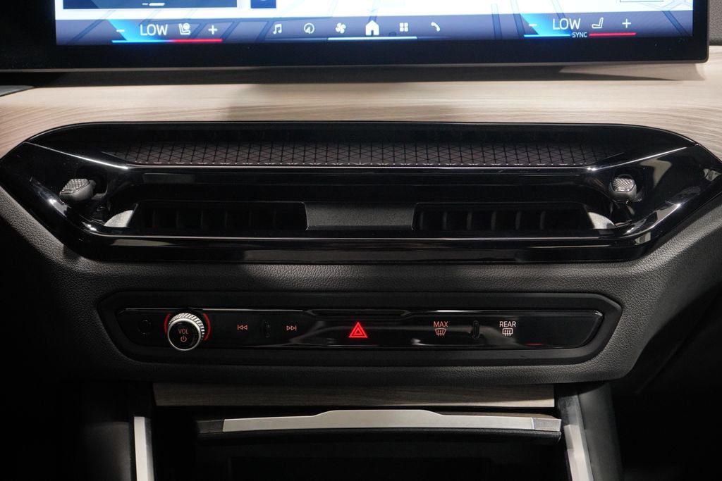 Used 2025 BMW 330i xDrive Sedan image 13