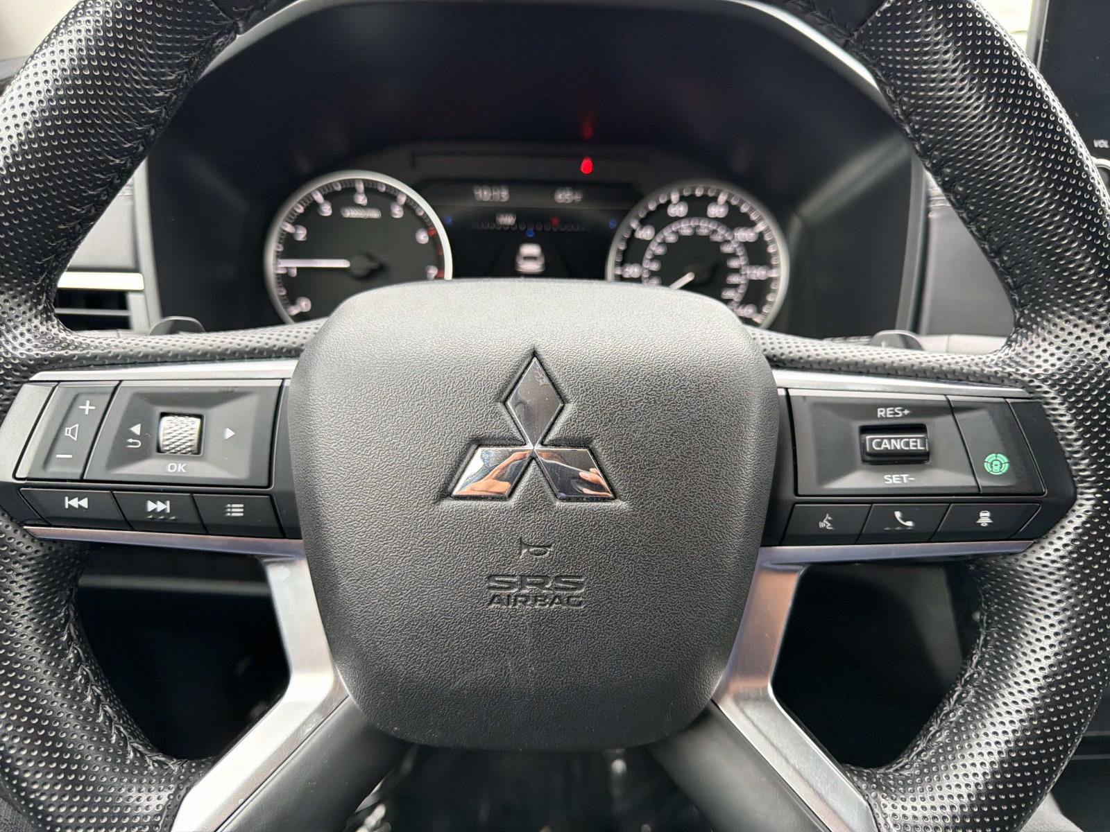 Used 2024 Mitsubishi Outlander FWD image 16