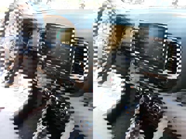 Used 2024 Hyundai Venue SEL image 22