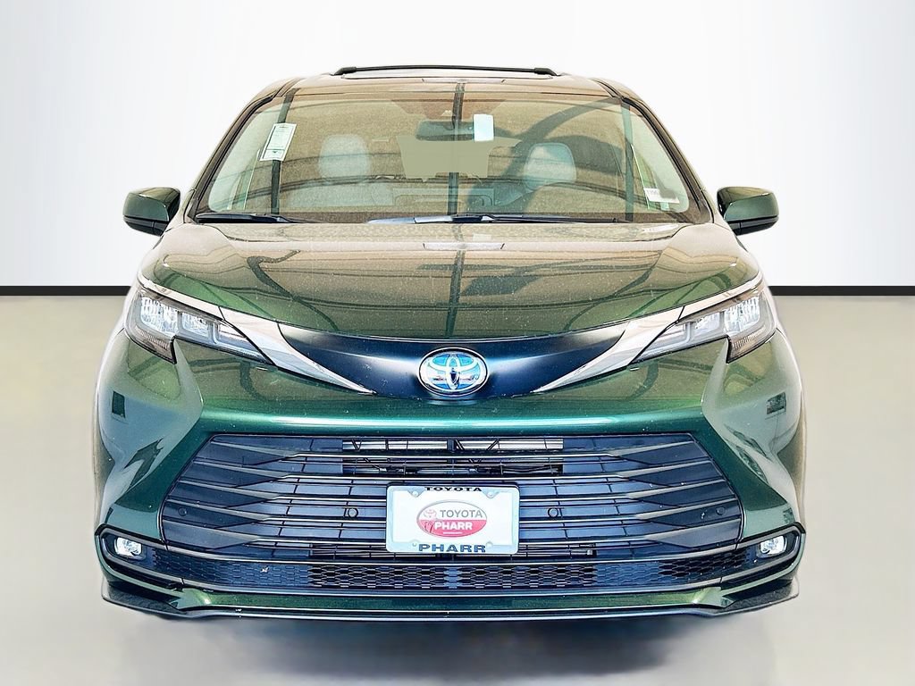 New 2025 Toyota Sienna XLE FWD image 2