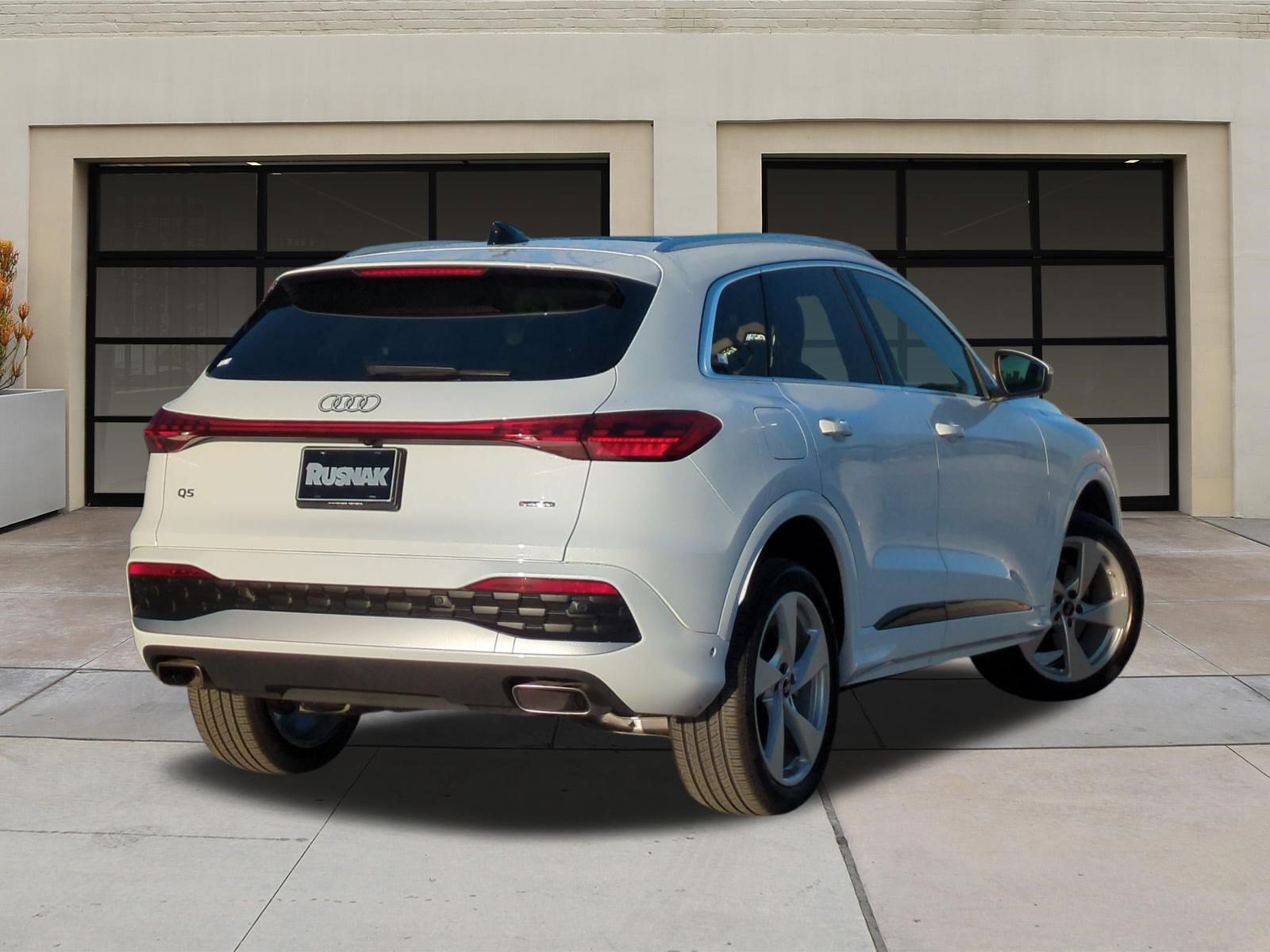 Used 2025 Audi Q5 Premium Plus w/ Premium Plus AWD/4WD image 4
