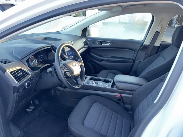 Used 2024 Ford Edge SE w/ Black Appearance Package image 9