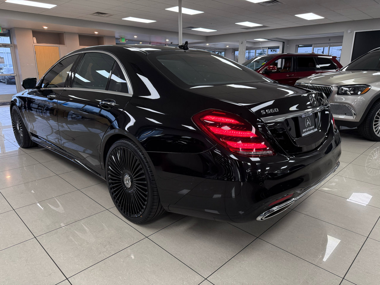Used 2018 Mercedes-Benz S 560 Sedan image 7