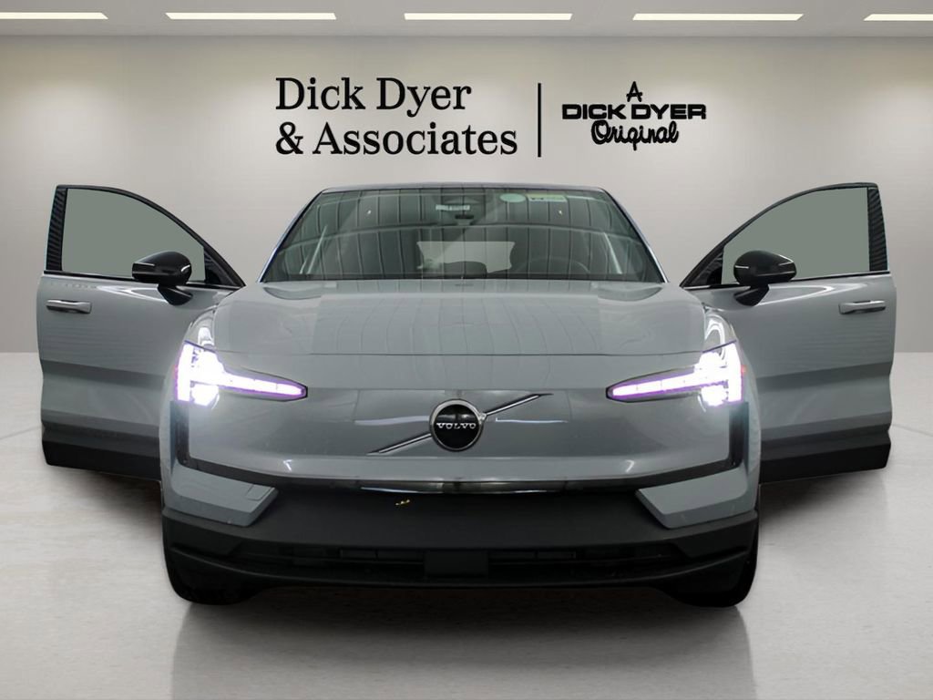 New 2026 Volvo EX30 Plus w/ Protection Package Premier image 8