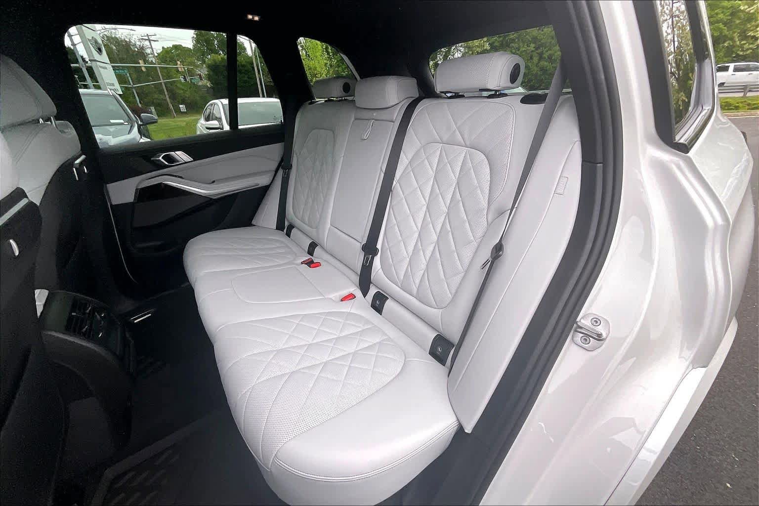 Certified 2025 BMW X5 xDrive40i w/ M Sport Package AWD/4WD image 21