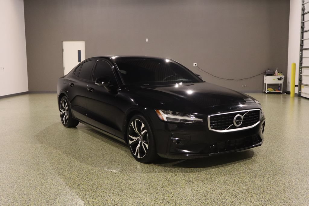 Used 2020 Volvo S60 T5 Momentum FWD image 1