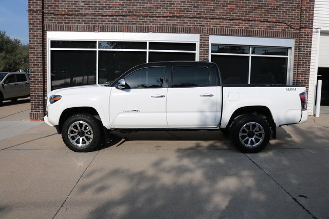 Used 2020 Toyota Tacoma Limited image 2