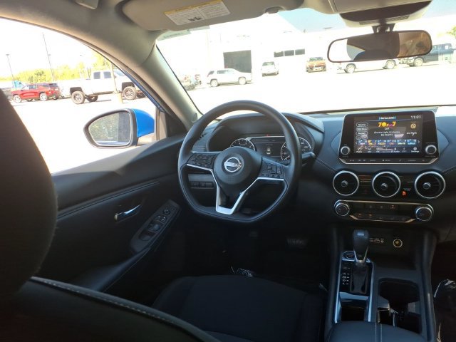 Used 2025 Nissan Sentra SV FWD image 9