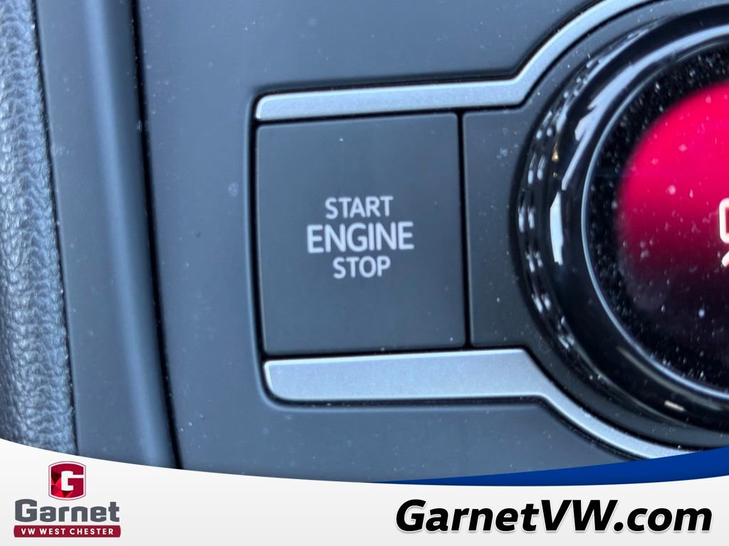 Certified 2025 Volkswagen Tiguan SE R-Line image 37