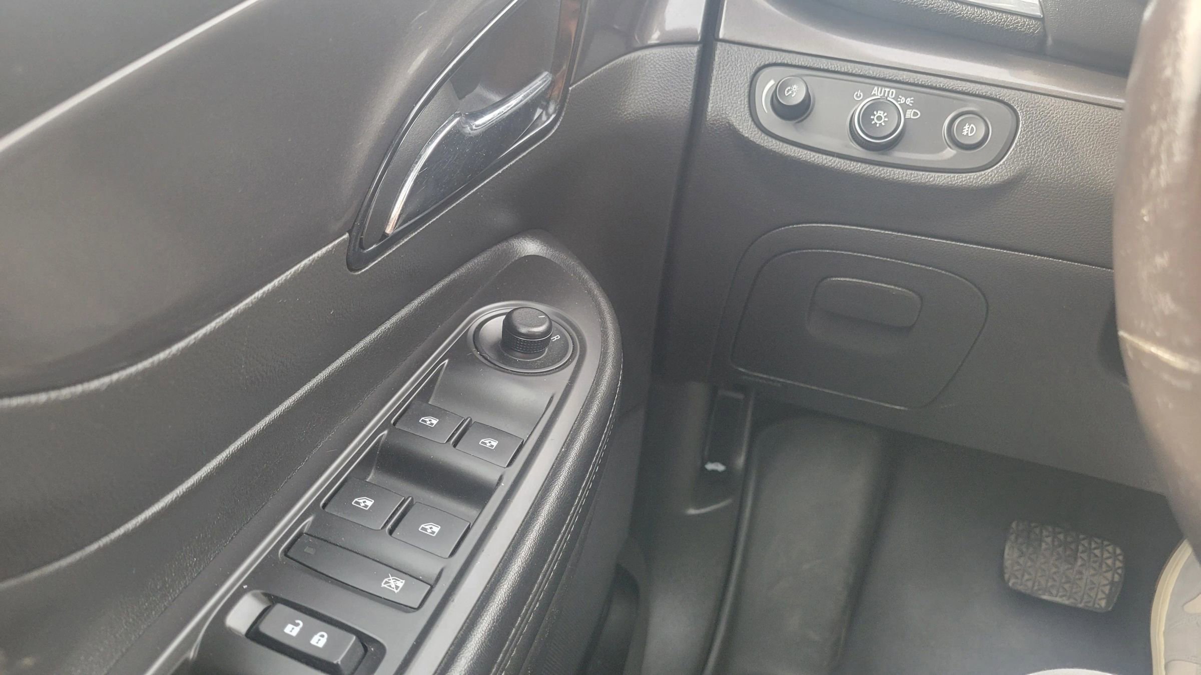 Used 2019 Buick Encore Essence image 22