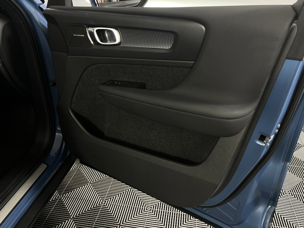 Used 2023 Volvo XC40 B5 Ultimate w/ Protection Package image 37