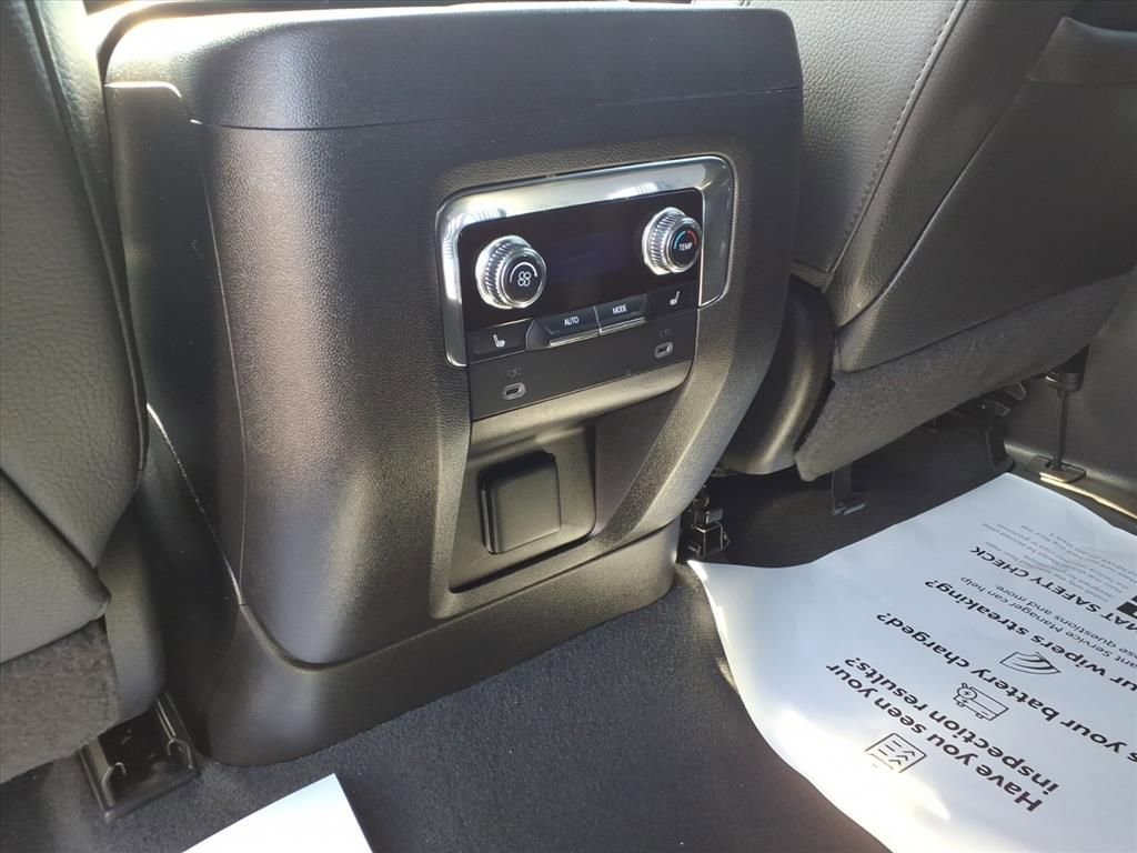 Used 2023 GMC Yukon Denali AWD/4WD image 16
