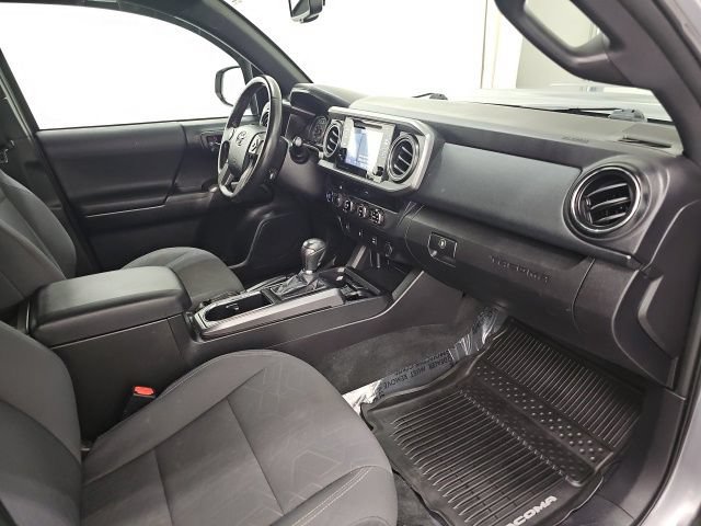 Used 2016 Toyota Tacoma TRD Sport w/ Towing Package AWD/4WD image 34