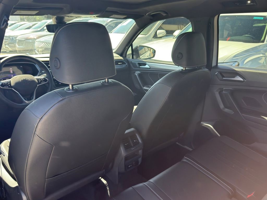 Used 2024 Volkswagen Tiguan SE R-Line image 31