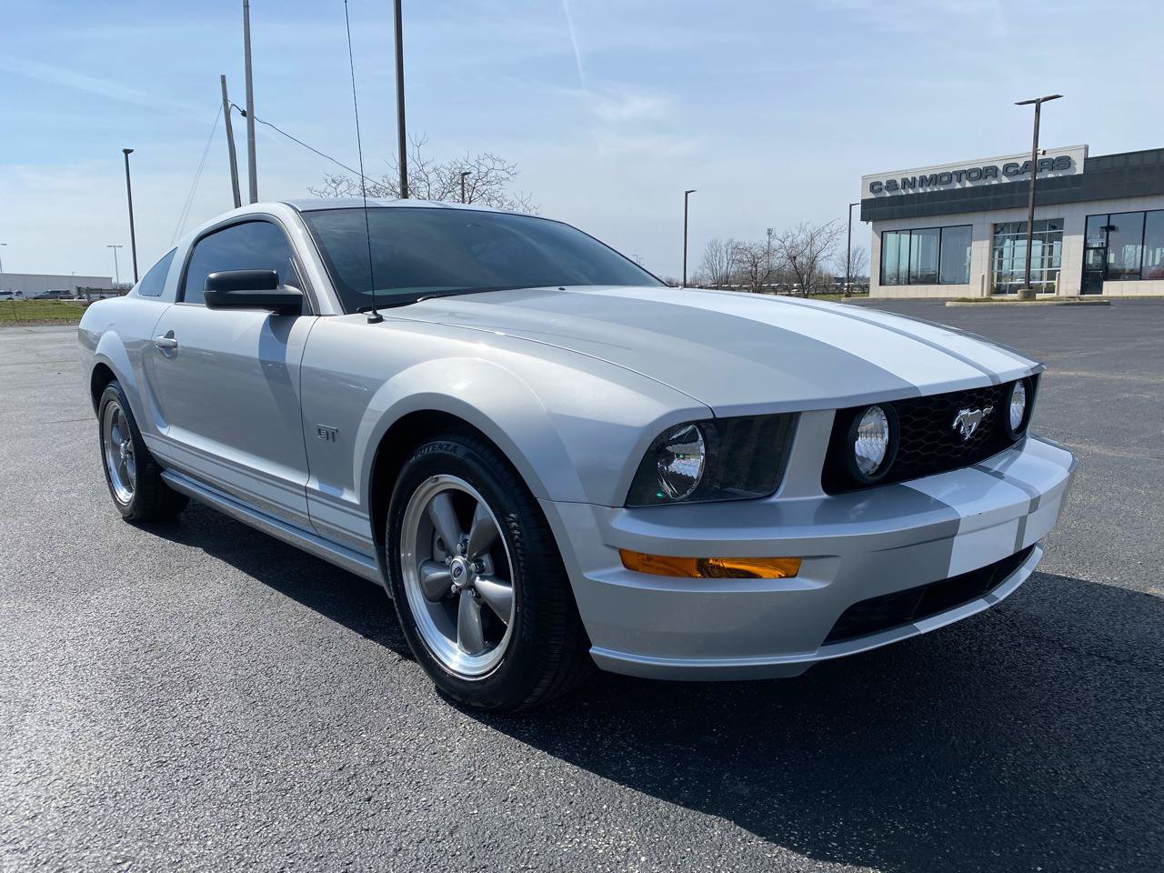 Used 2005 Ford Mustang GT RWD image 3