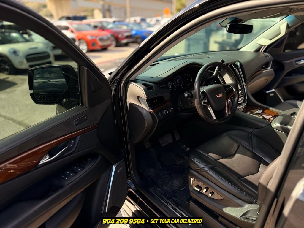 Used 2019 Cadillac Escalade Luxury AWD/4WD image 20