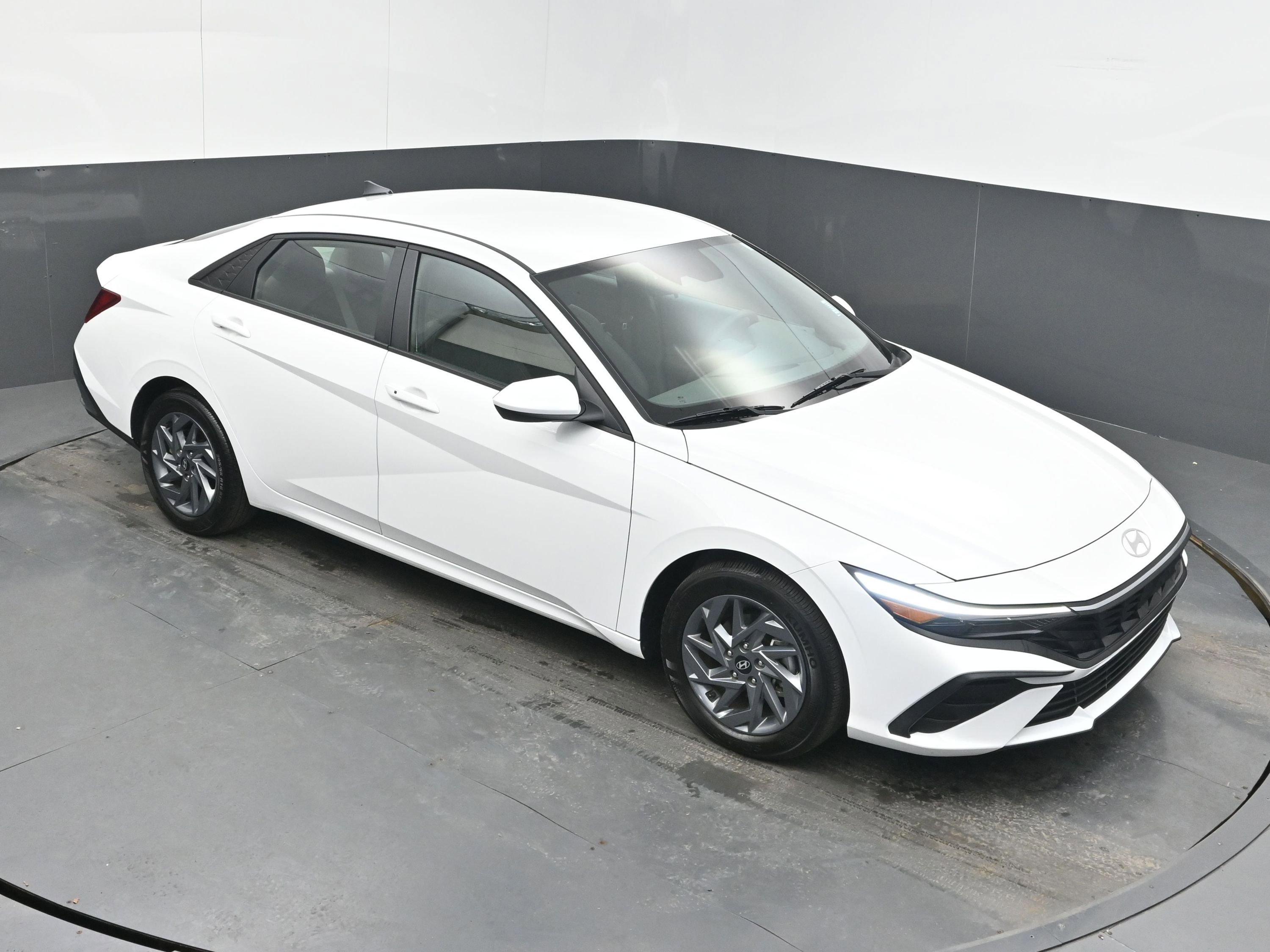 Used 2024 Hyundai Elantra SEL image 43