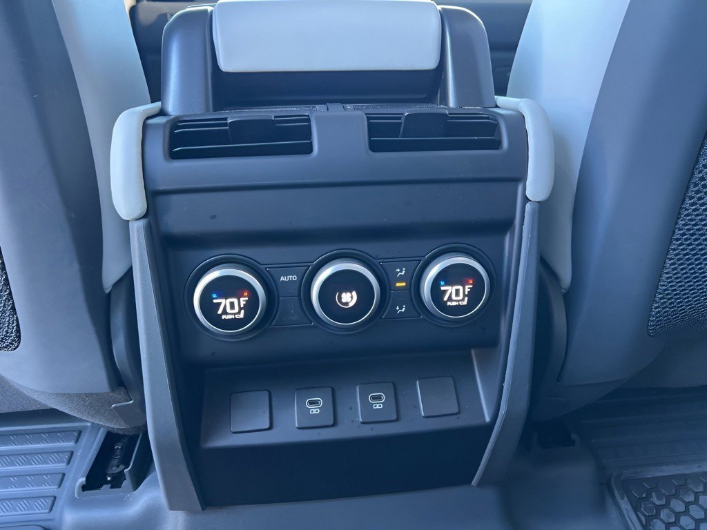 Used 2025 Land Rover Defender 110 S image 19