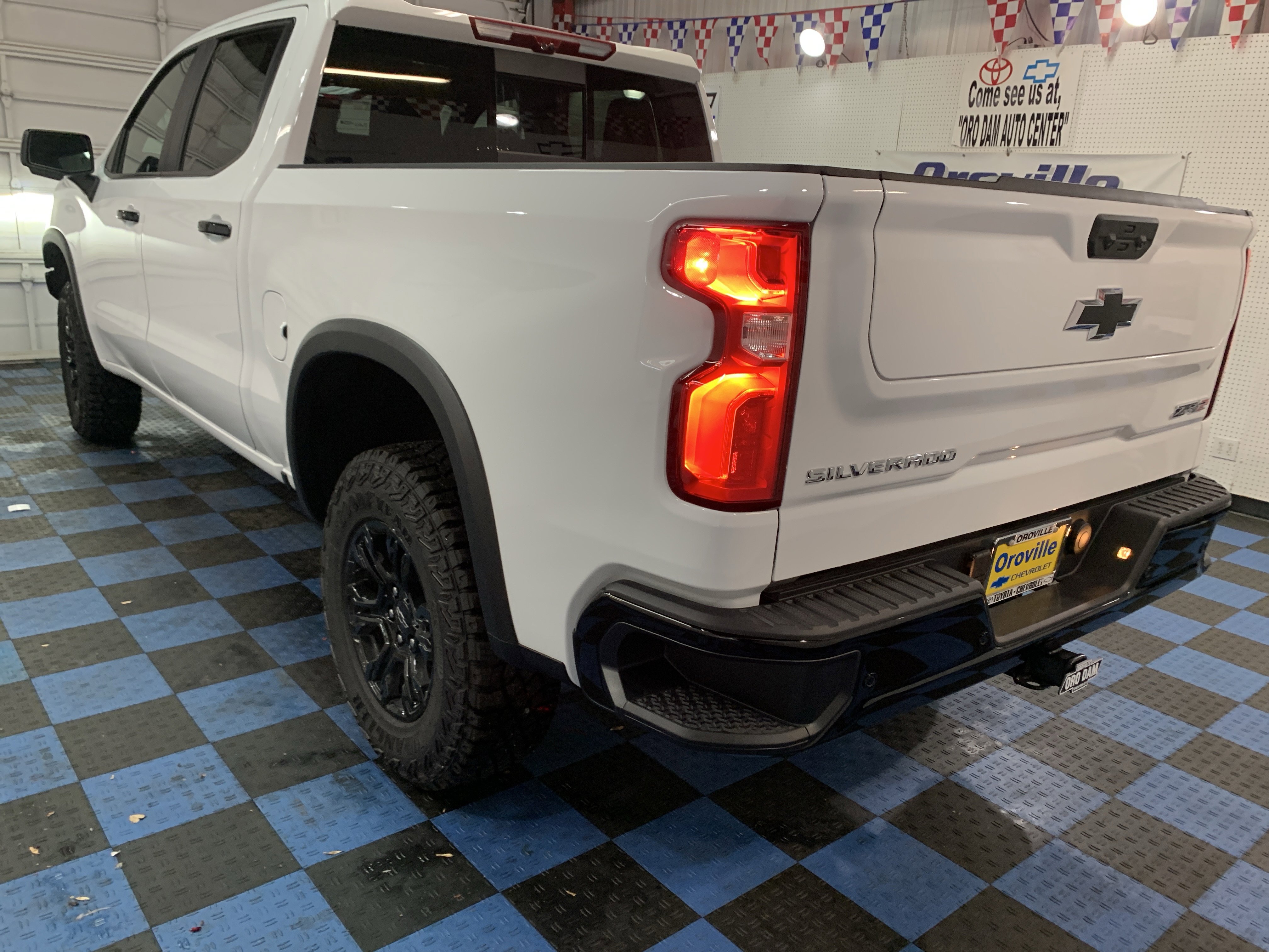 New 2025 Chevrolet Silverado 1500 ZR2 w/ Technology Package image 3