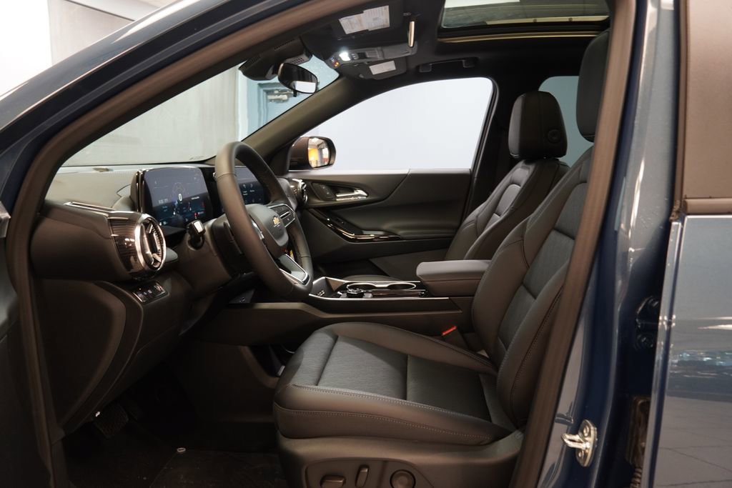 New 2026 Chevrolet Equinox LT w/ Convenience Package II FWD image 5