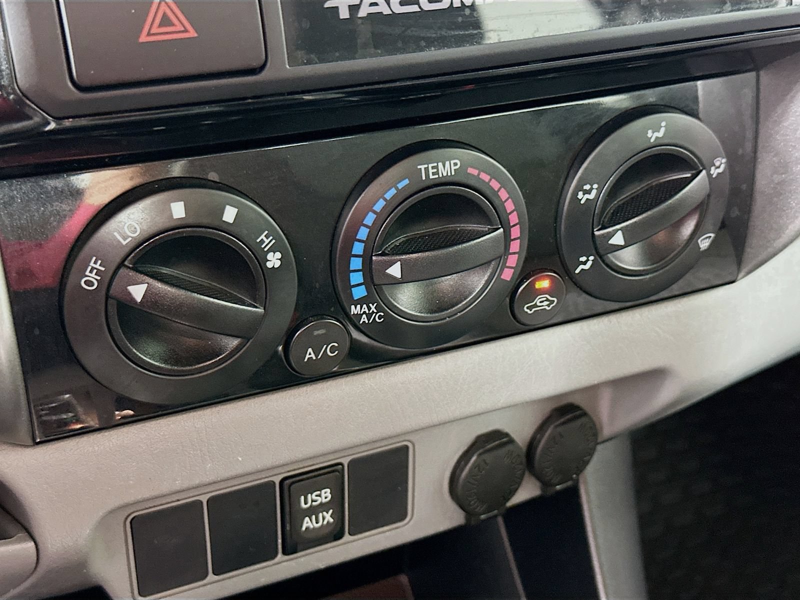 Used 2015 Toyota Tacoma PreRunner w/ SR5 Package RWD image 15