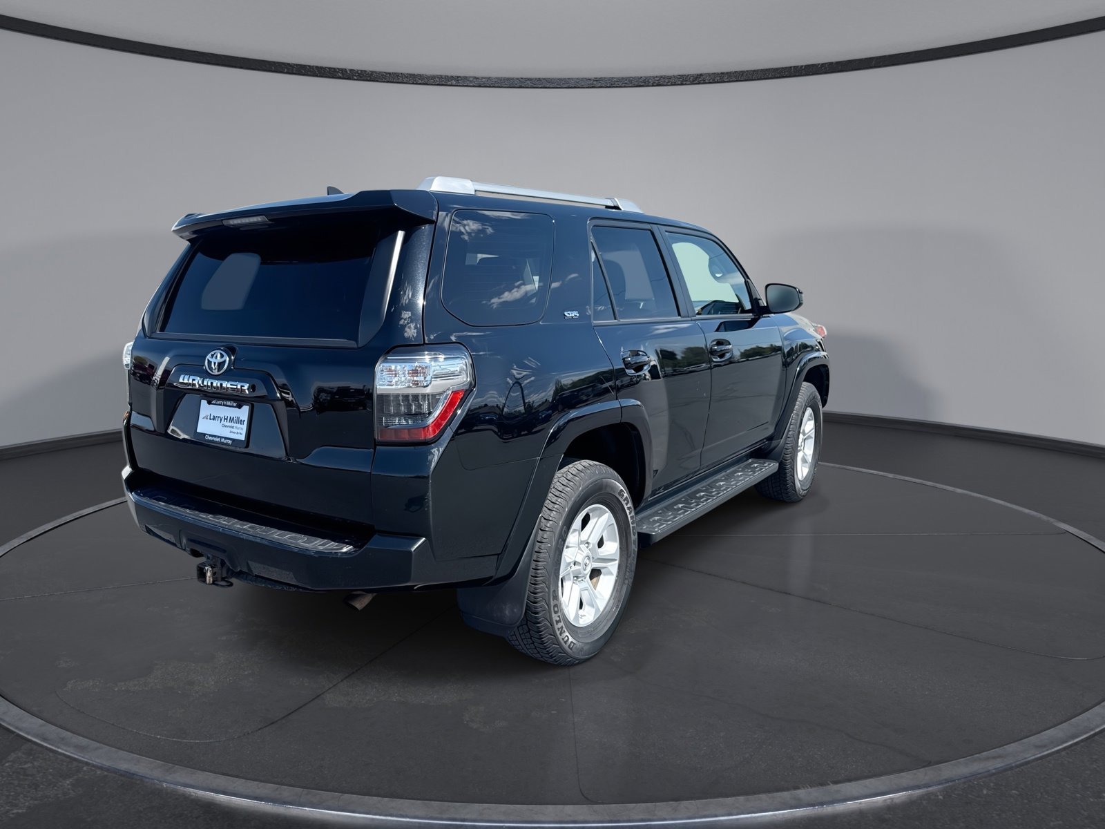 Used 2018 Toyota 4Runner SR5 AWD/4WD image 13