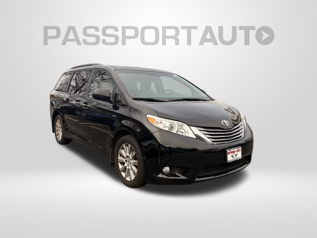 Used 2016 Toyota Sienna XLE image 3